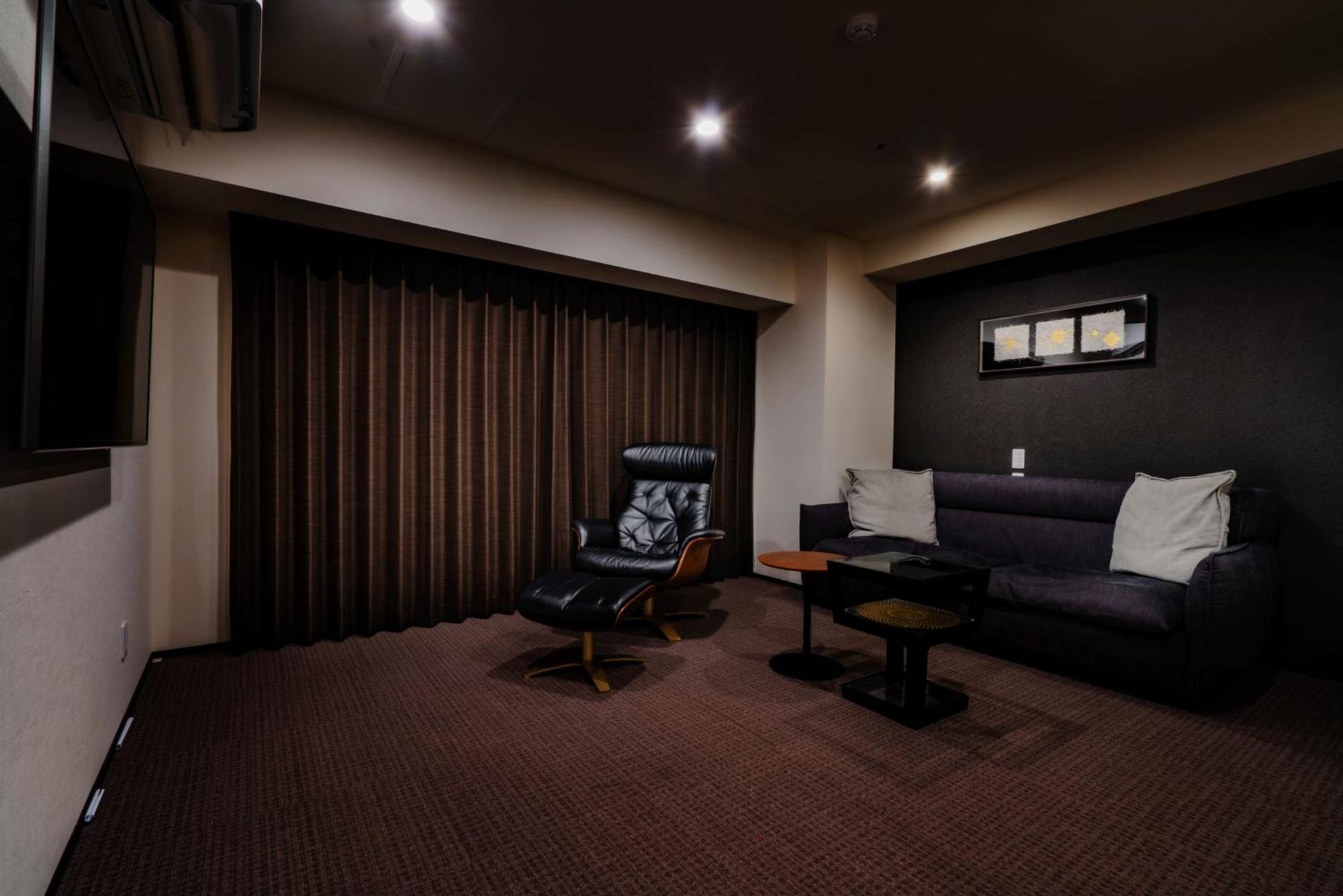 Randor Hotel Sapporo Suites חדר תמונה A private room at a club