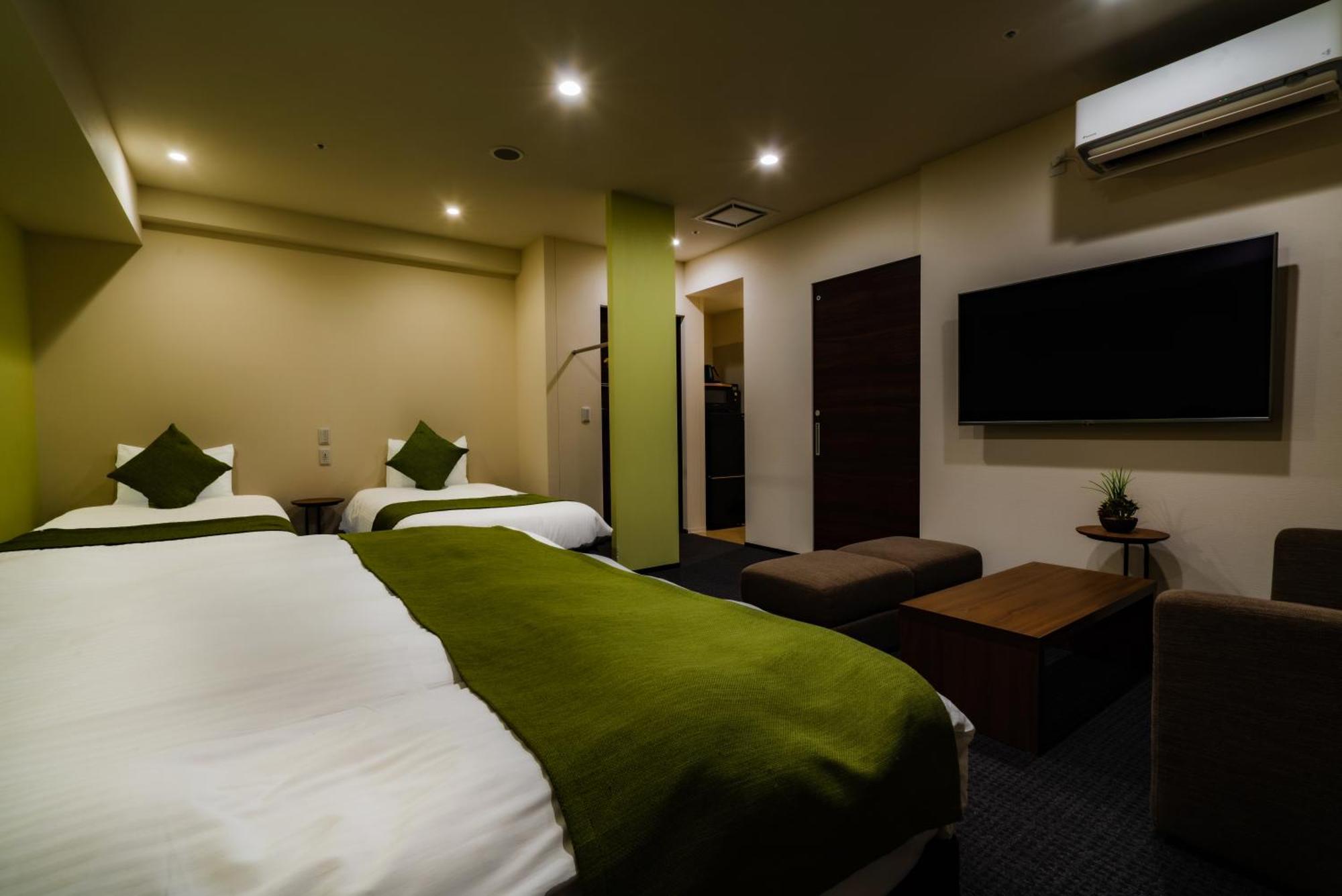 Randor Hotel Sapporo Suites חדר תמונה A room at the hotel