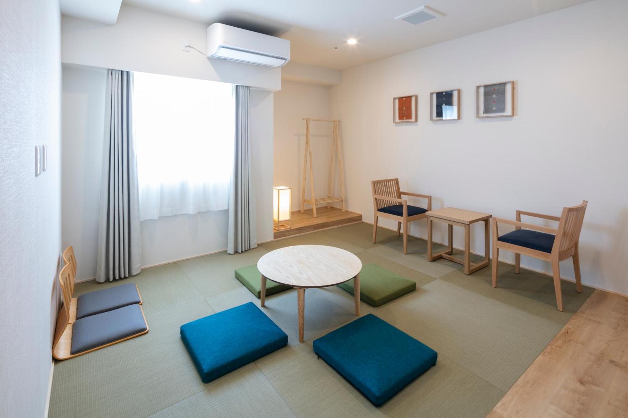 Randor Hotel Sapporo Suites חדר תמונה A room at the Kyoto International Manga Museum