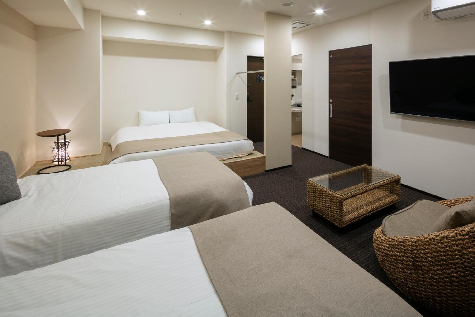 Randor Hotel Sapporo Suites חדר תמונה A room at the hotel