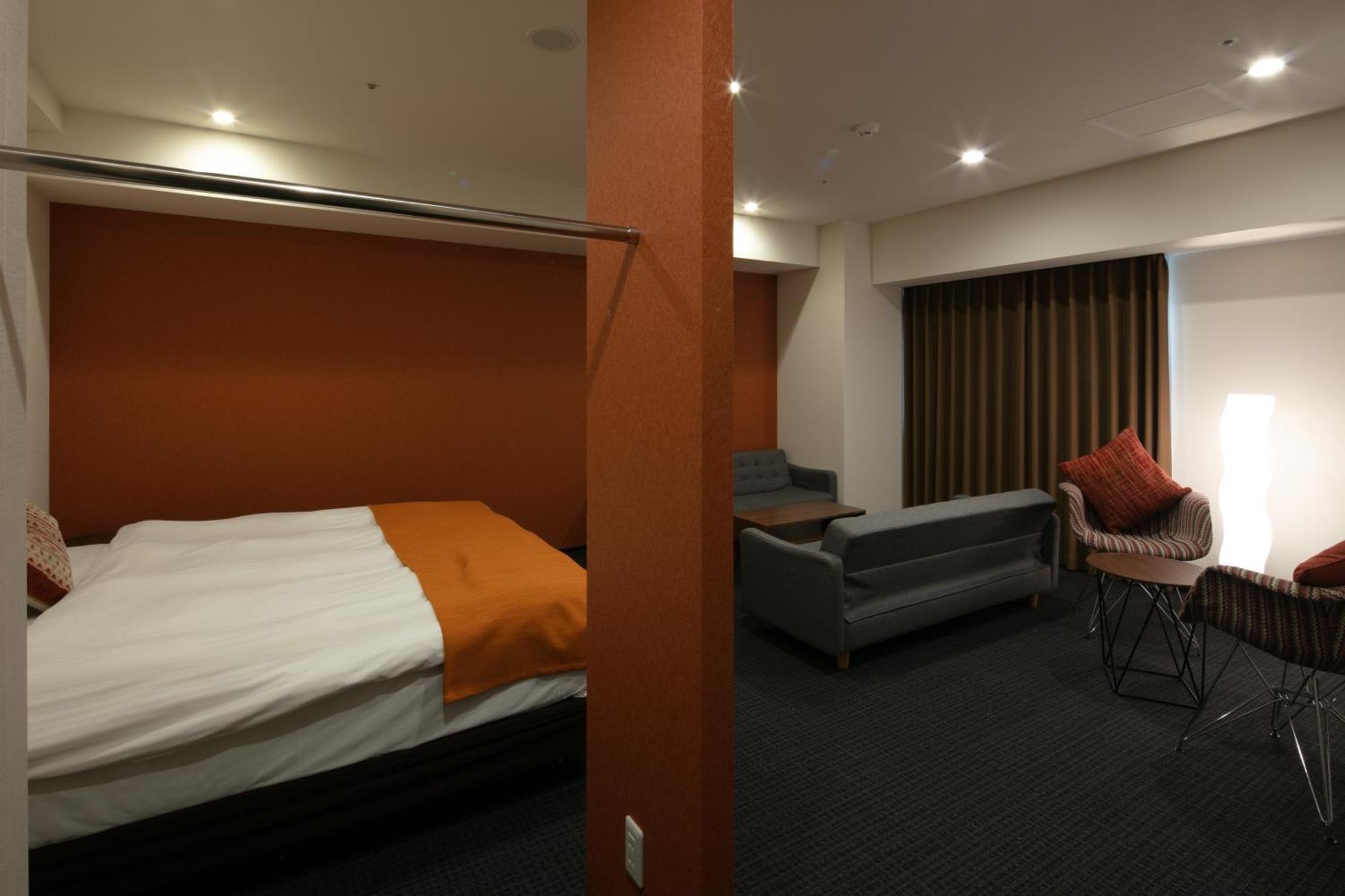Randor Hotel Sapporo Suites חדר תמונה A room at the hotel