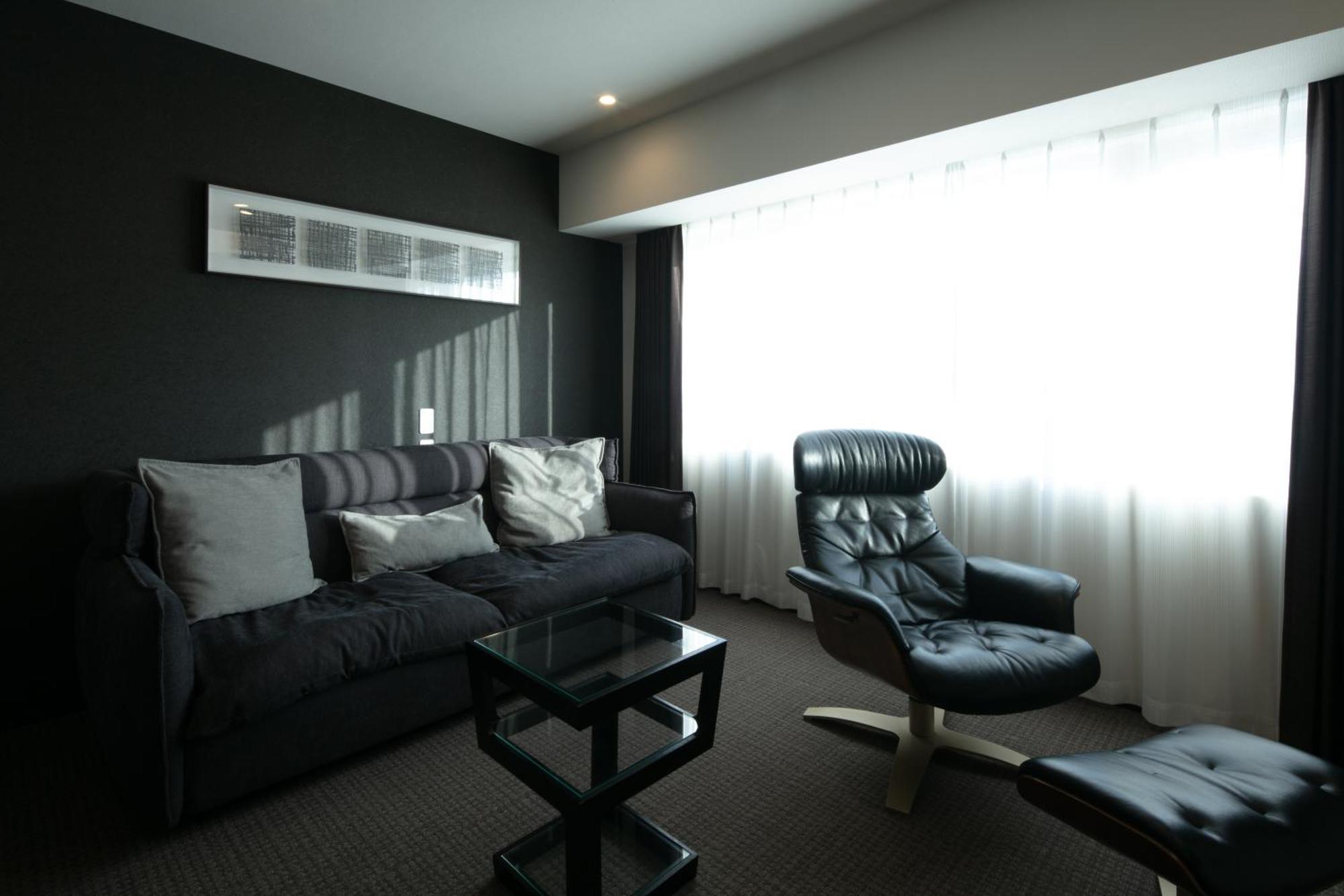 Randor Hotel Sapporo Suites חדר תמונה A living room in a private house